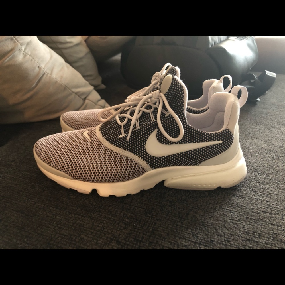 Nike tennis shoes- brand new